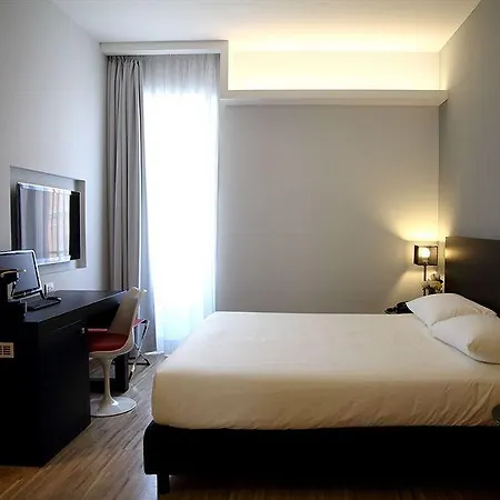At Townhouse - Filiberto 3*